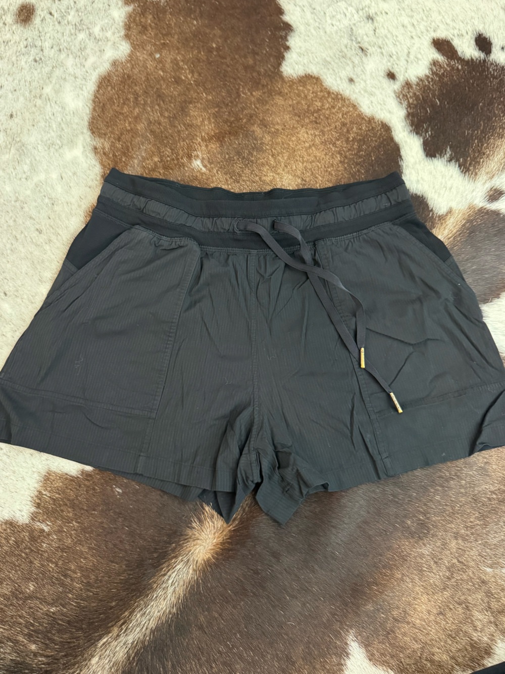 Lululemon women’s black short